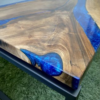 Mesa de centro nogal y resina
