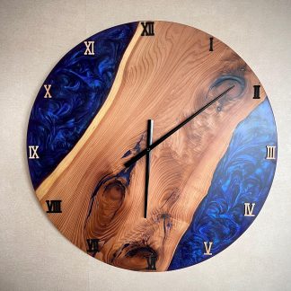 reloj azul profundo